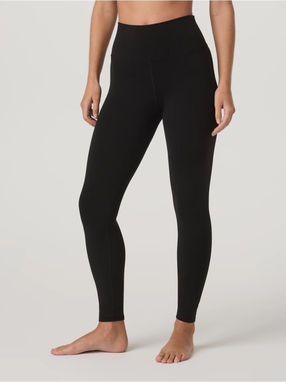 Vuori AllTheFeels Regular Length Leggings in Black